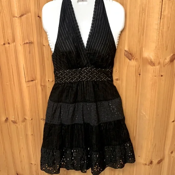 BCBGMAXAZRIA Black Halter Dress with beige lining - Size 0 - Excellent  Condition